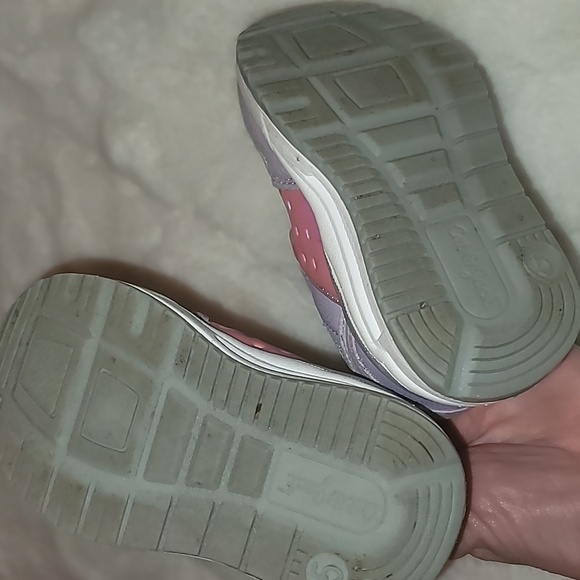 Little girls purple sneakers size 5 - Picture 7 of 7